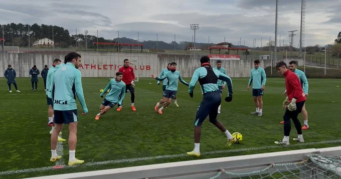 Portada de Entrenamiento del Athletic con Iñaki afinando el regreso a Liga