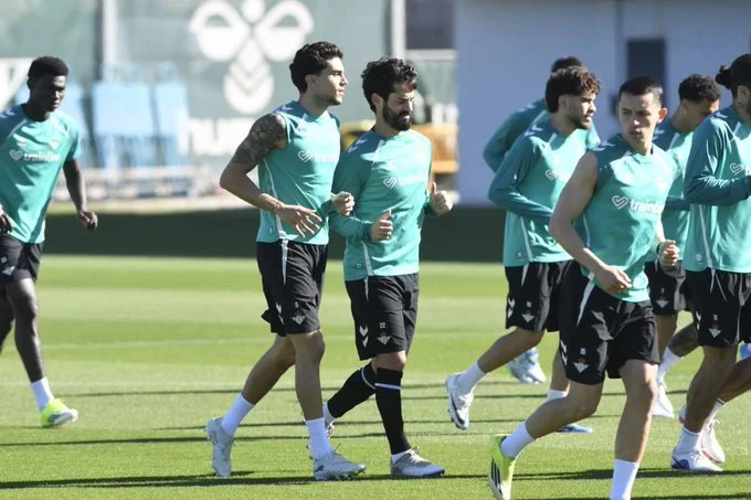 Isco listo para el regreso, entrenamiento completado con el Betis antes de Europa League