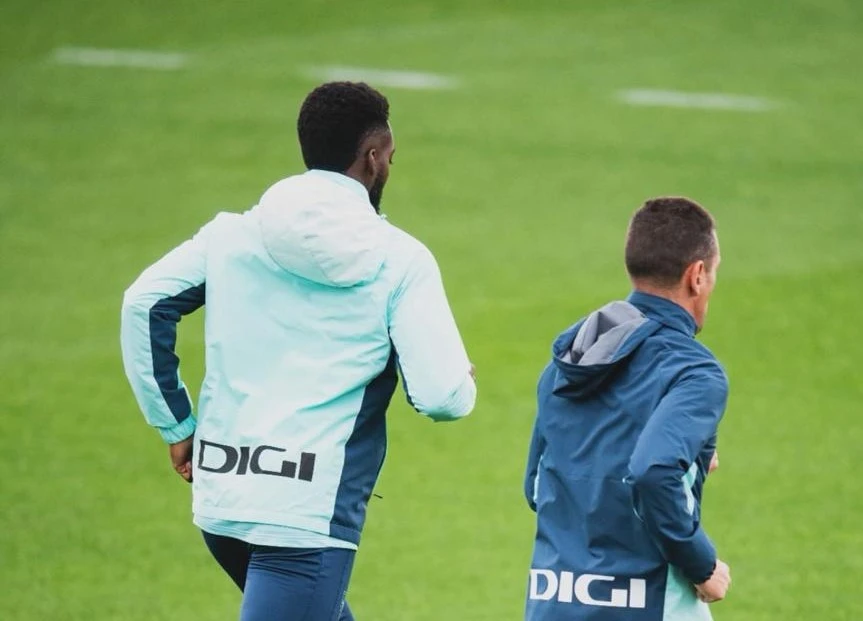Portada de Iñaki Williams ya entrena sobre el césped de Lezama