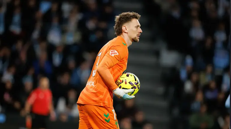 ¡Muy buenas noticias para el Celta! Rumanía tranquiliza con la lesión de Radu