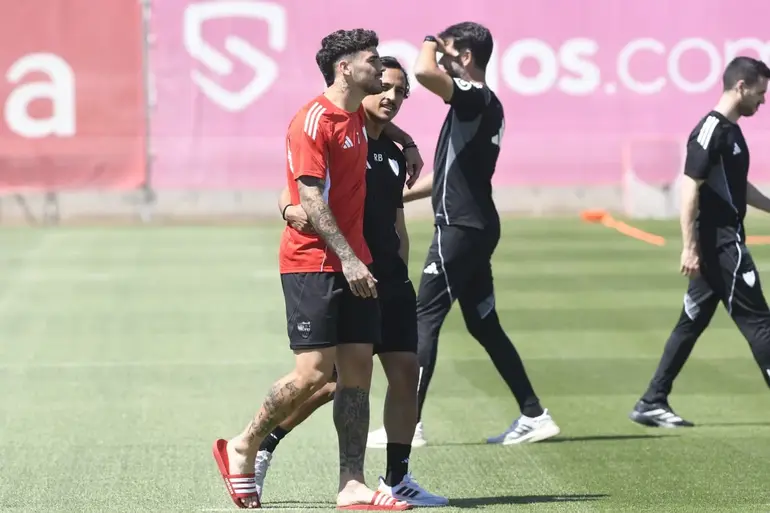Isaac Romero jugó infiltrado ante la Real Sociedad y sigue sin entrenar con el grupo