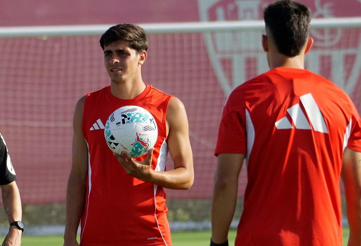 Portada de Juanlu entrena nuevamente con el Sevilla