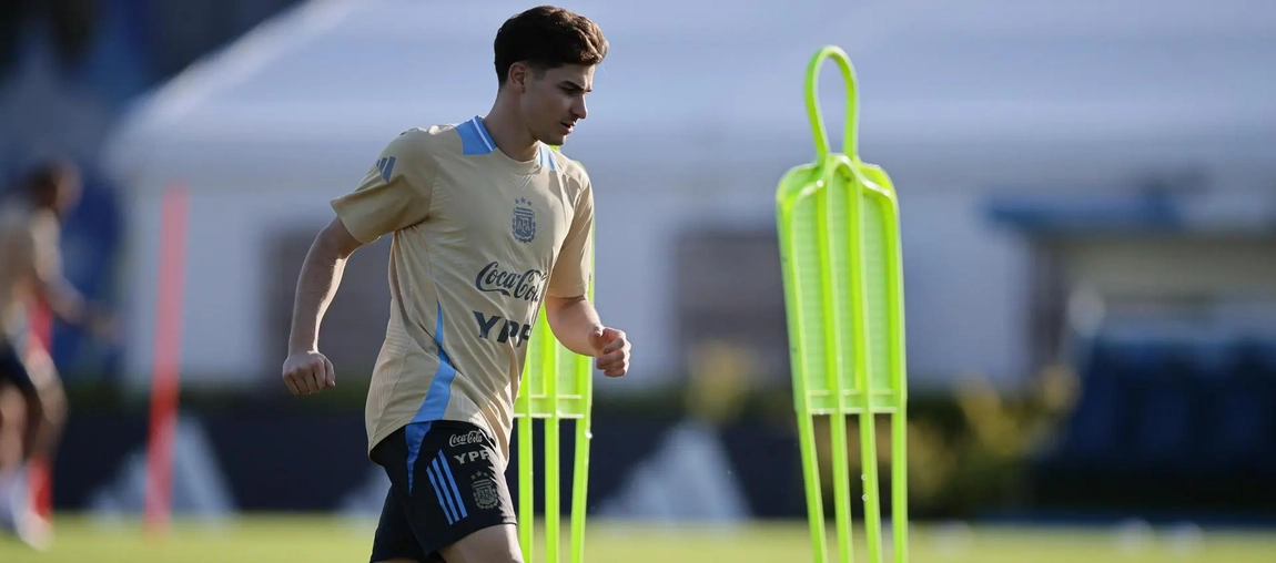 Portada de Argentina se lleva a siete futbolistas de LaLiga