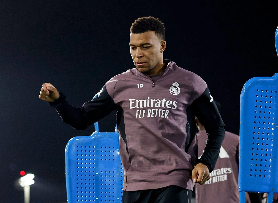 Portada de Mbappé se muestra listo en entrenamiento del Real Madrid para final de Supercopa