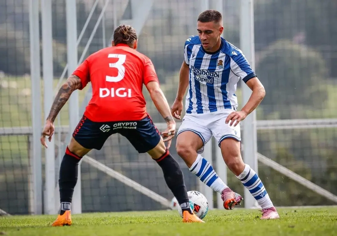 Portada de Karrikaburu marca dos goles en el amistoso Real Sociedad - Osasuna