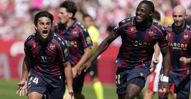 Portada de Triunfo del Levante con goles de Carlos Álvarez y Etta Eyong - Jornada 8 La Liga