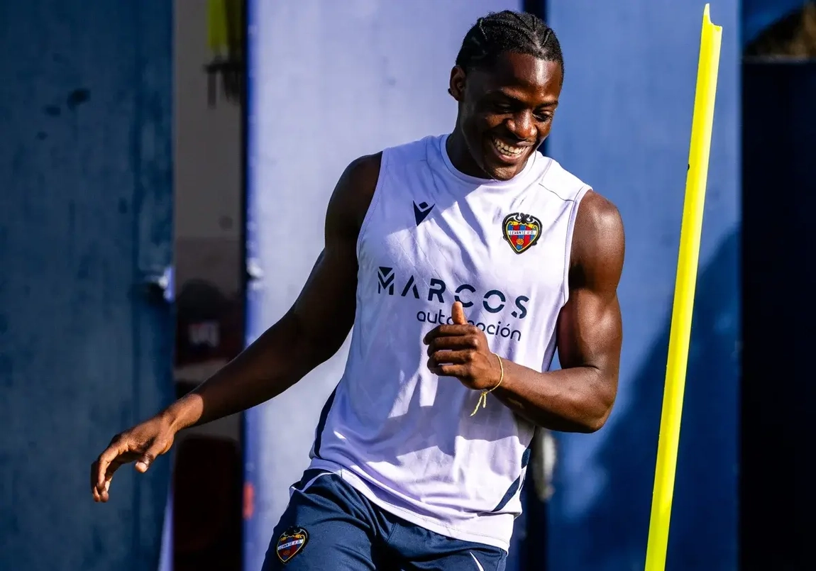 Portada de Alineación del Levante, Etta Eyong directo a la titularidad - Jornada 4 La Liga Fantasy