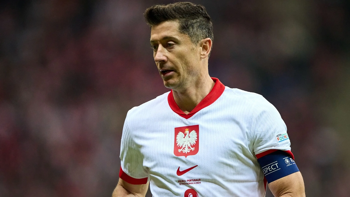 Portada de Lewandowski da buen nivel con Polonia, aunque va al repechaje
