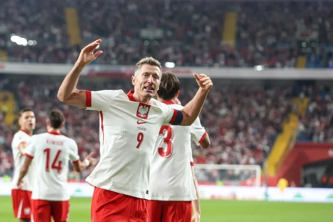 Portada de Lewandowski marca con Polonia, Hancko, Courtois y Dimitrievski cumplen con selecciones