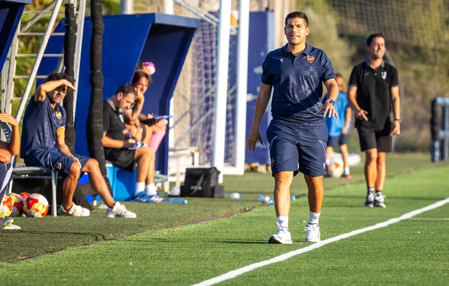Portada de Del Moral habla de Espí, Moreno, Dela, Pablo Martínez, debutar en Copa del Rey