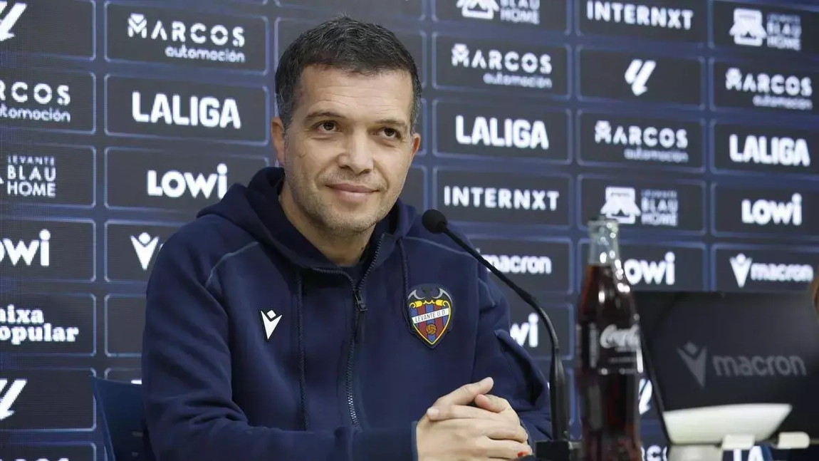 Portada de Luis Castro habla de lesión de Carlos Álvarez, de Espí, Eyong, Dela, ganar en La Liga
