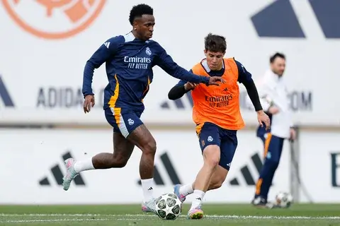 Portada de Entrenamiento del Real Madrid de cara al Arsenal