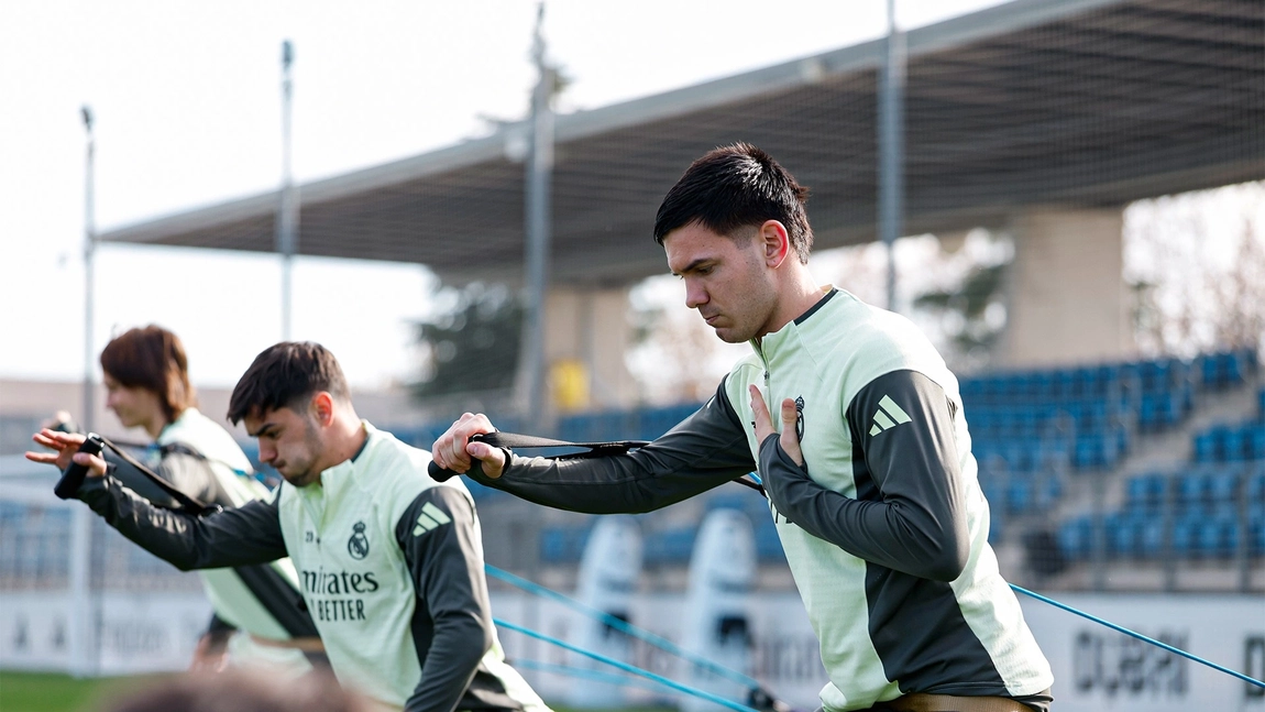 Portada de El Madrid entrena para el City, con presión y necesidad