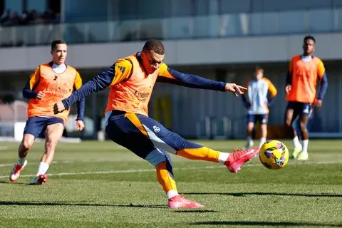 Imagen de la noticia: Todo el poder de ataque del Real Madrid listo para el derbi del sábado