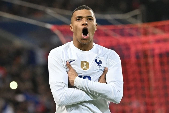 Portada de Mbappé iguala a Henry como líder goleador con Francia