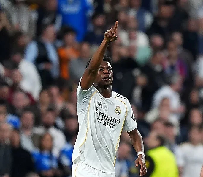 Tchouameni y Vinicius con goles en pase del Real Madrid a octavos de final de Champions