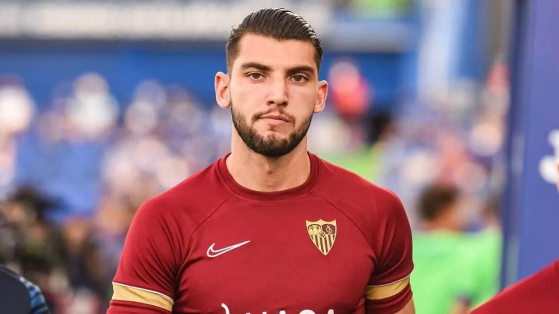 Portada de Oficial: El Sevilla cede a Rafa Mir para el Elche
