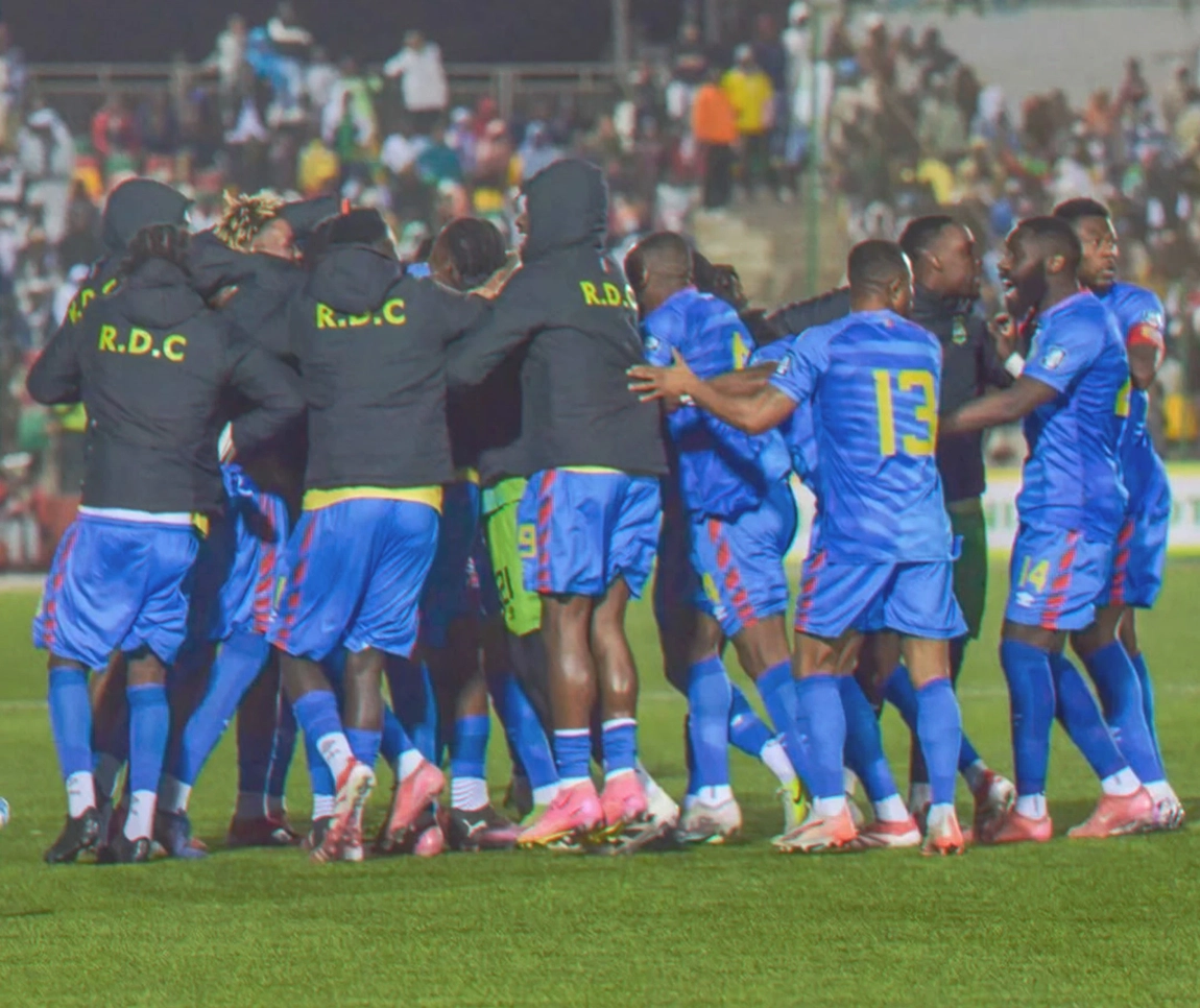 Portada de Bakambu avanza a la final del repechaje africano hacia el Mundial