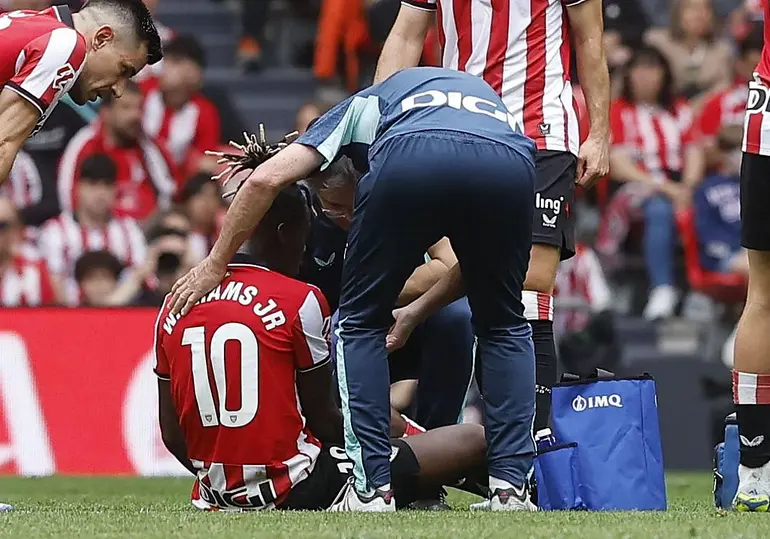 Nico Williams y Sancet caen lesionados ante el Valencia y podrían decir adiós a la temporada