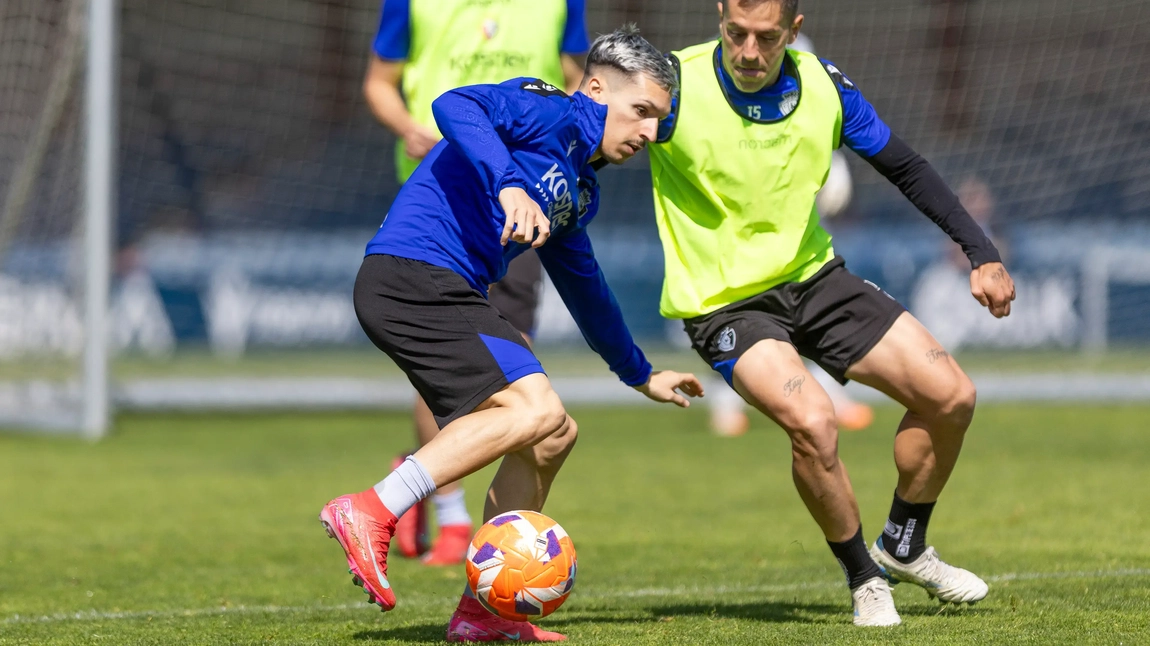 Noticia: Osasuna sigue ajustando defensa de cuatro, Bryan será titular Imagen de la noticia: Osasuna sigue ajustando defensa de cuatro, Bryan será titular