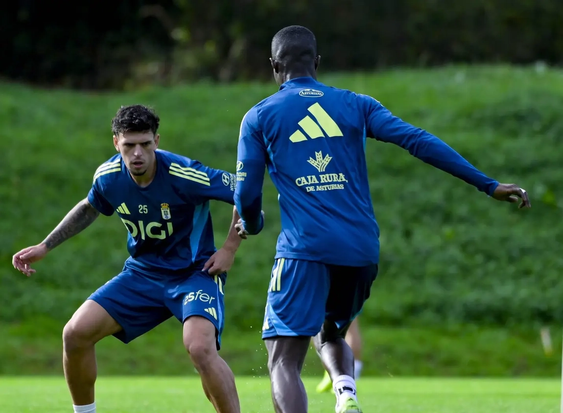 Portada de Tres regresos, una ausencia y matices del Oviedo en el entrenamiento