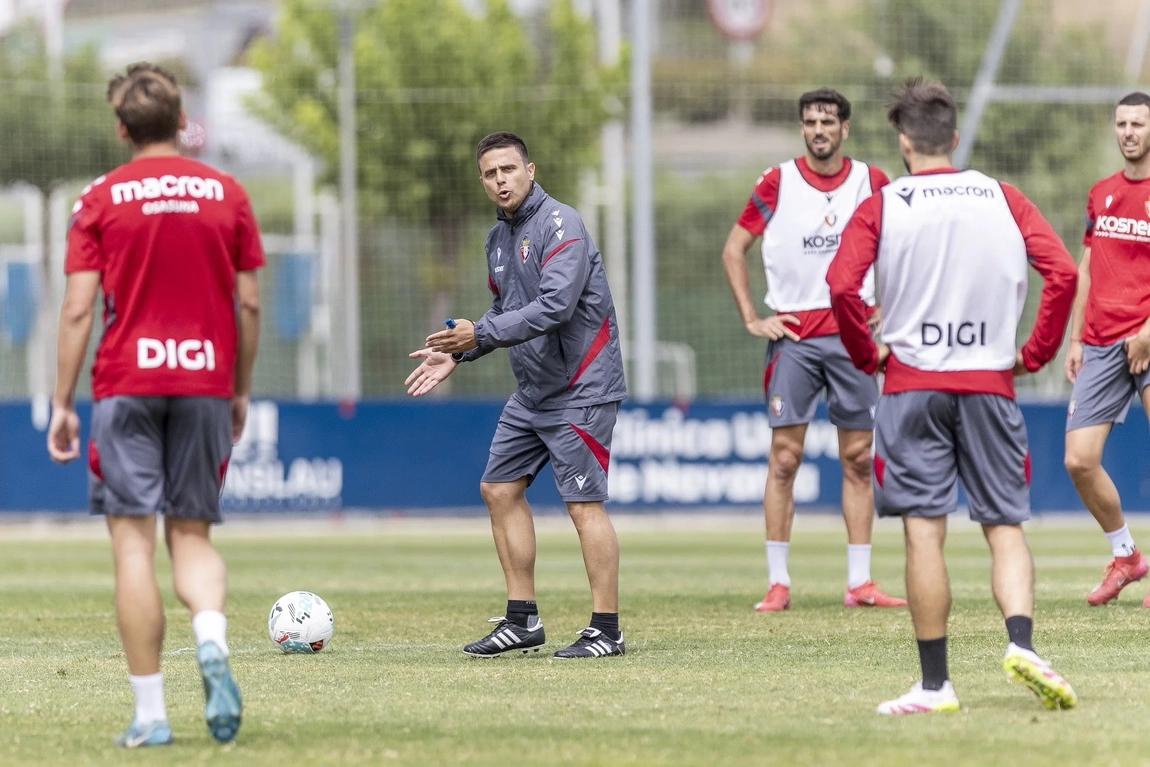 Portada de Vuelve Aimar Oroz a la rutina del Osasuna, pero hay otra baja