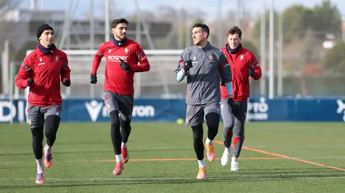 Portada de Osasuna entrena ya tras empatar con el Athletic y vigilando a Boyomo