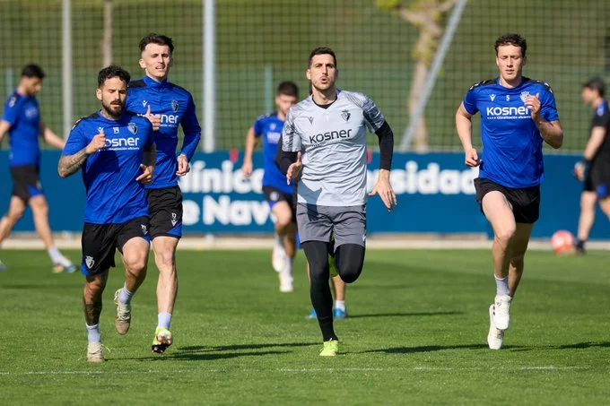 Portada de Entrenamiento del Osasuna, con la misma ausencia, y el resto a tope