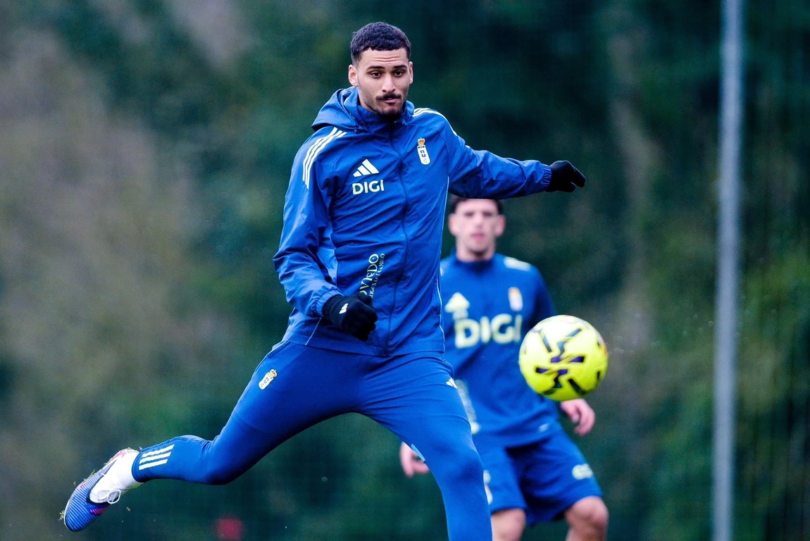 Portada de Entrenamiento del Oviedo sin Costas, con Carmo listo para la titularidad