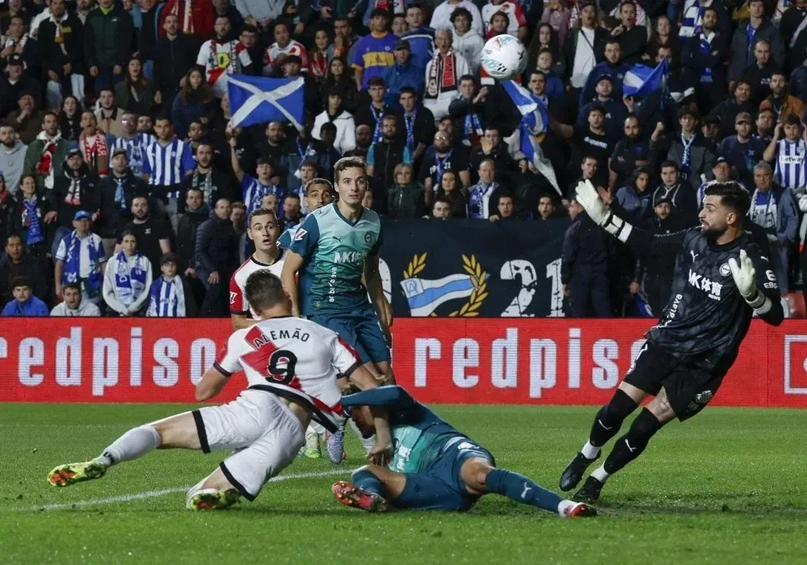 Portada de Pacheco se lesiona y deja complicada la defensa del Alavés