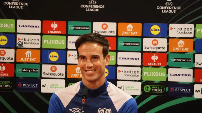 Íñigo Pérez en rueda de prensa tras victoria del Rayo sobre Estrasburgo, Conference League