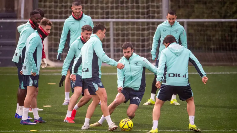 Vivian, Yuri, Nico Williams, Iñaki y Paredes, bajas en el entrenamiento del Athletic