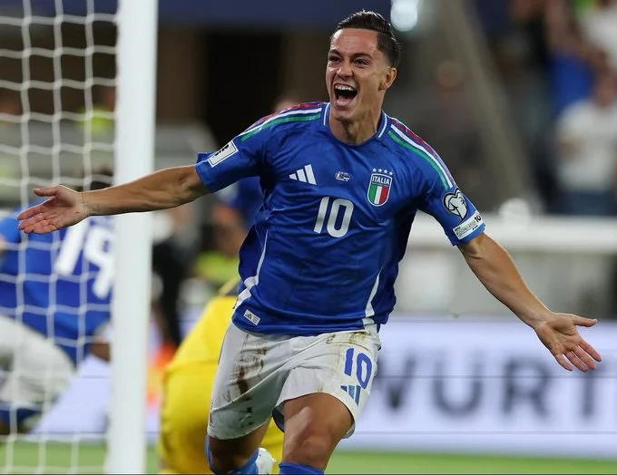 Portada de Raspadori suma otro gol con Italia, Simeone tiene tema en la vanguardia