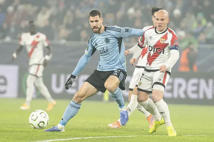 Portada de El Rayo cae por primera vez en la Conference, derrota en Eslovaquia