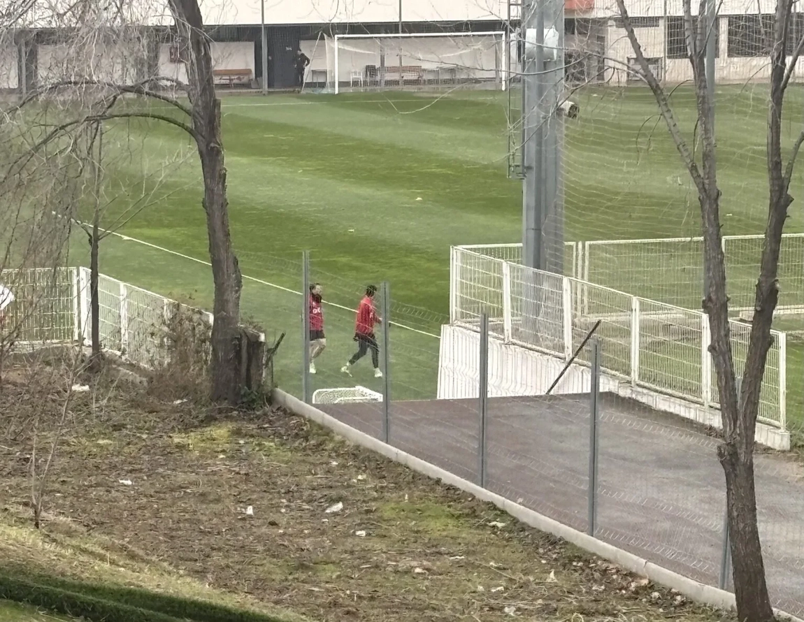Portada de El Rayo Vallecano entrena y hay oleada de regresos para La Liga