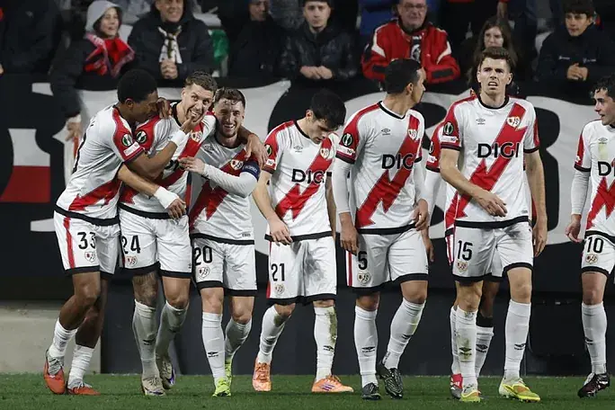 Lejeune, Gumbau y el Pacha con goles en la victoria del Rayo en Conference League