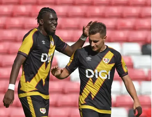 Portada de El Rayo golea al Sunderland, marcan De Frutos, el Pacha e Isi