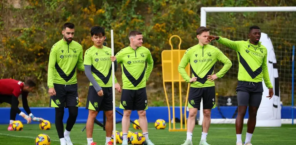 Noticia: La Real Sociedad entrena y Take Kubo se retira Imagen de la noticia: La Real Sociedad entrena y Take Kubo se retira