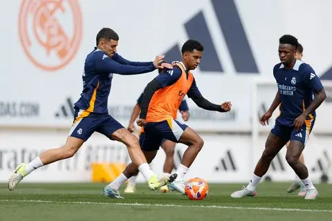 Portada de El Real Madrid más listo para el Barcelona, combustible extra