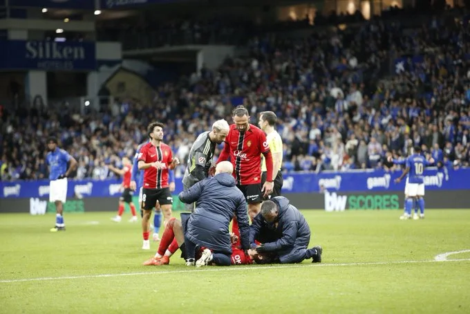 Portada de Raíllo, intervenido quirúrgicamente tras la lesión en Oviedo