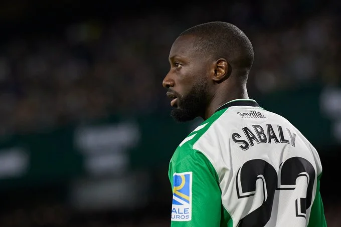 Noticia: El Betis con oferta desde Catar por uno de sus laterales Imagen de la noticia: El Betis con oferta desde Catar por uno de sus laterales