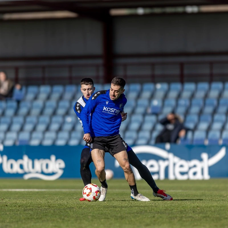 Imagen de la noticia: El Osasuna gestiona cargas y alista a Bryan 