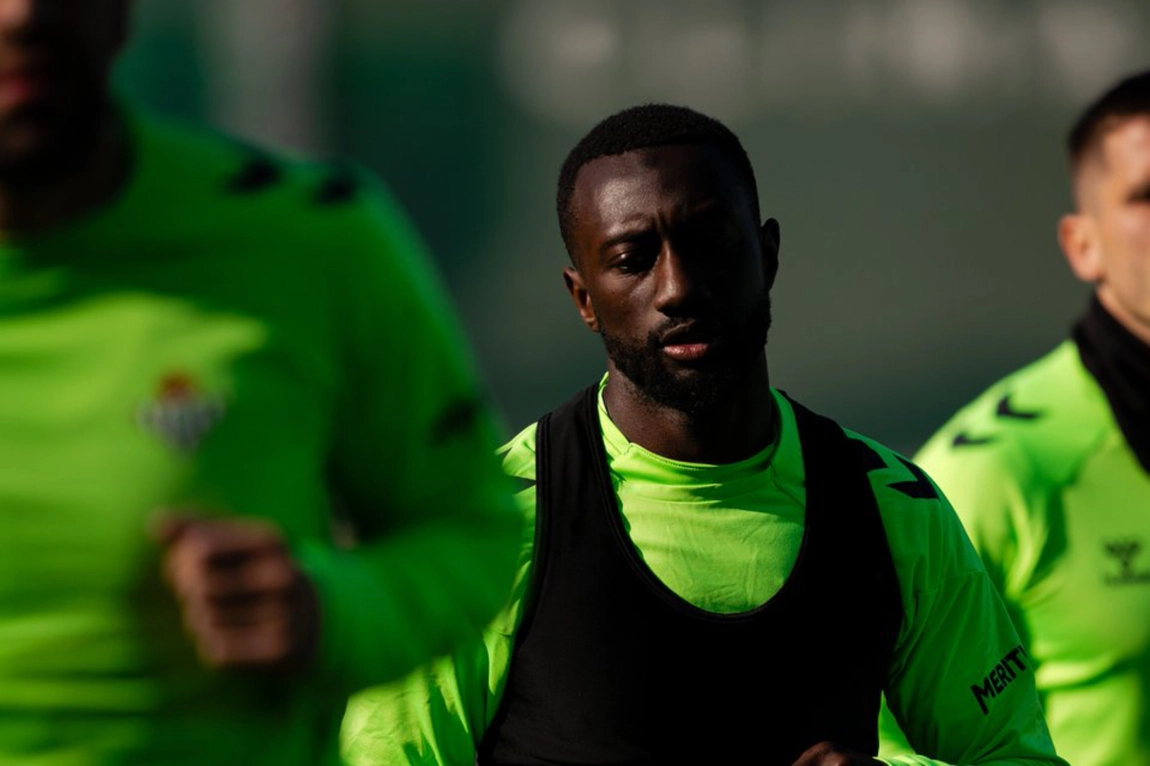 Noticia: Sabaly tendría todo listo para salir del Betis Imagen de la noticia: Sabaly tendría todo listo para salir del Betis