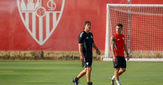 Portada de Entrenamiento del Sevilla, avanza Alfon, Nianzou no se muestra