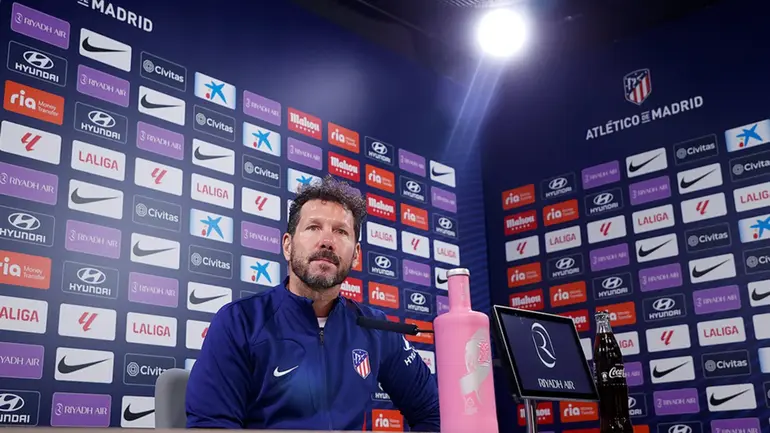 Simeone sobre Oblak, Barrios, Julián Álvarez, Lookman, Hancko, Sorloth y Giménez
