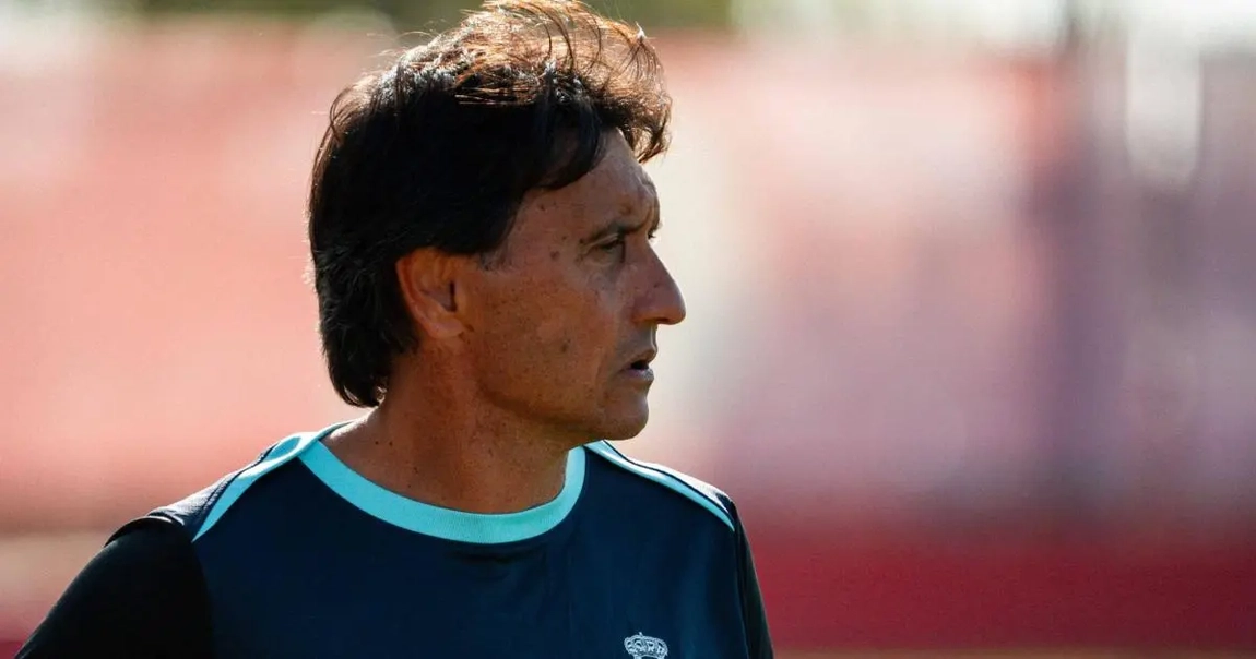 Portada de Siveiro, interino del Mallorca, valora el reto contra la Real Sociedad