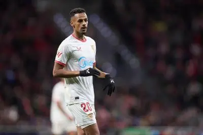 Portada de Sow en modo incertidumbre, el Sevilla necesita salidas