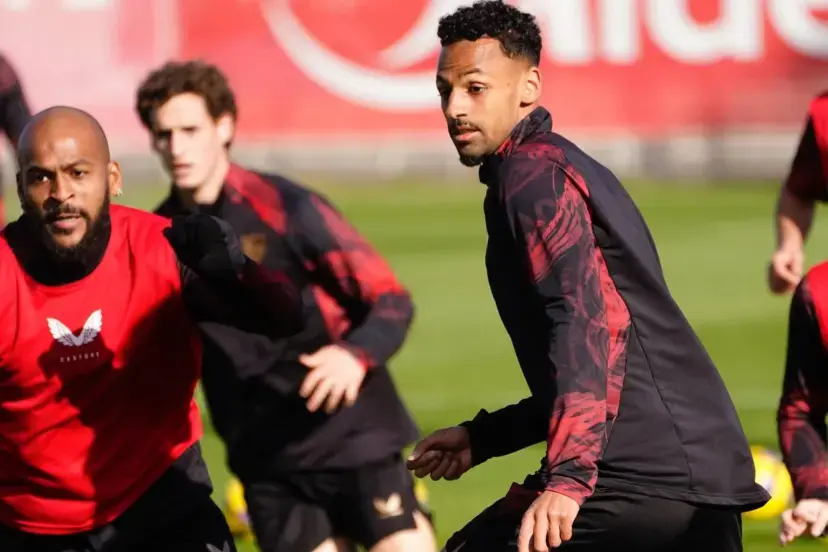 Sesión del Sevilla, tras la mala noche, con dos fichas de regreso