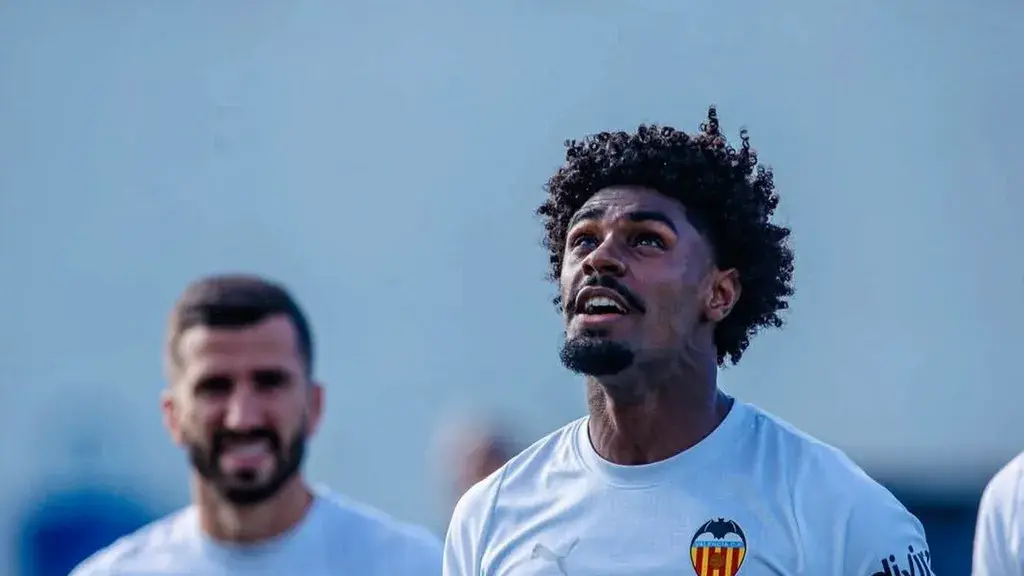 Portada de Dos regresos y una duda despejada en el entrenamiento del Valencia