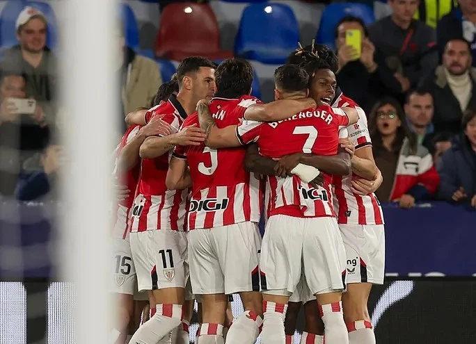 Portada de Navarro y Nico Williams con goles en la victoria del Athletic - Liga Fantasy